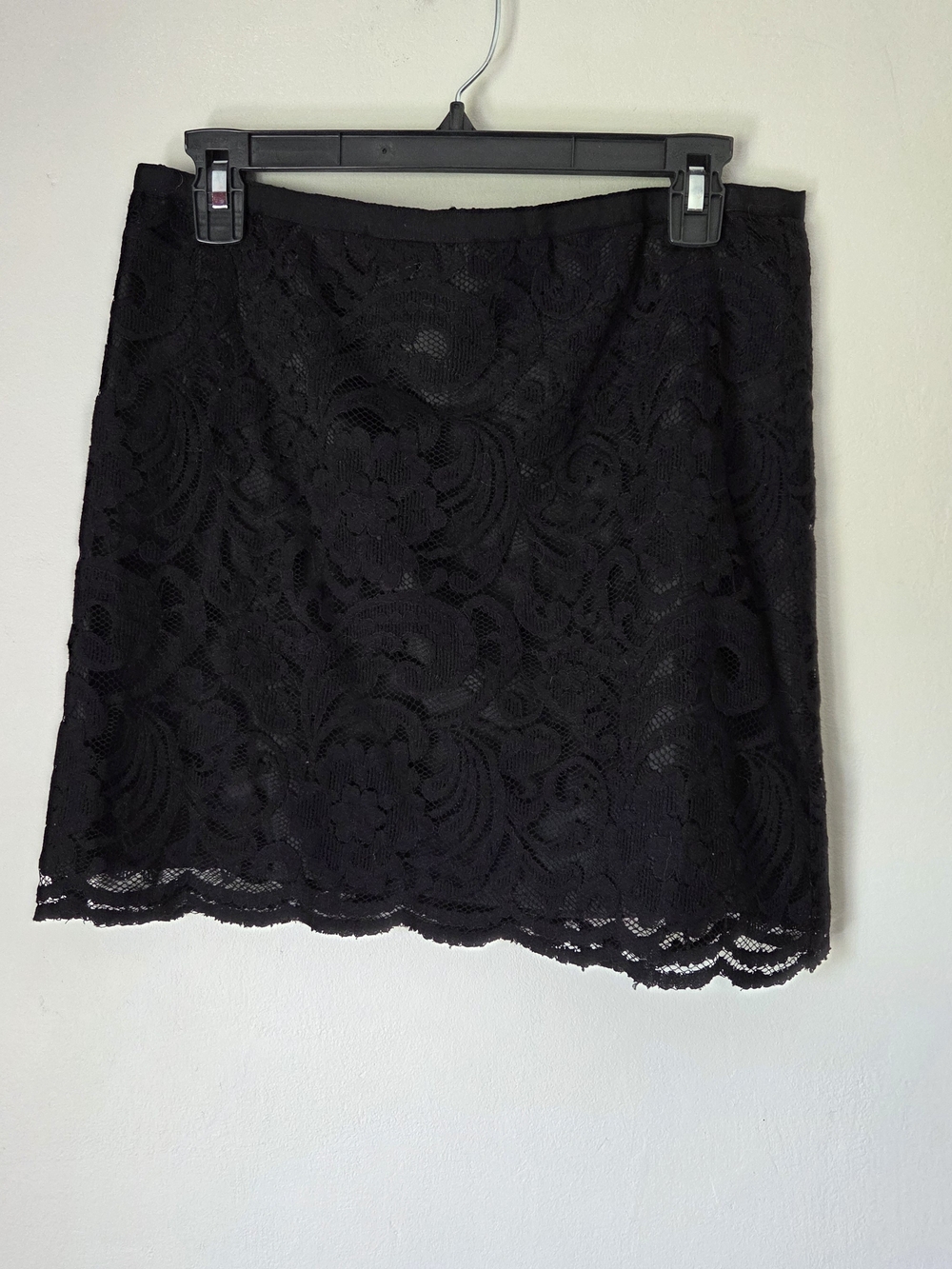 Dalia Collection Black Lace Mini Skirt, Zip Up, Lined Size 6
